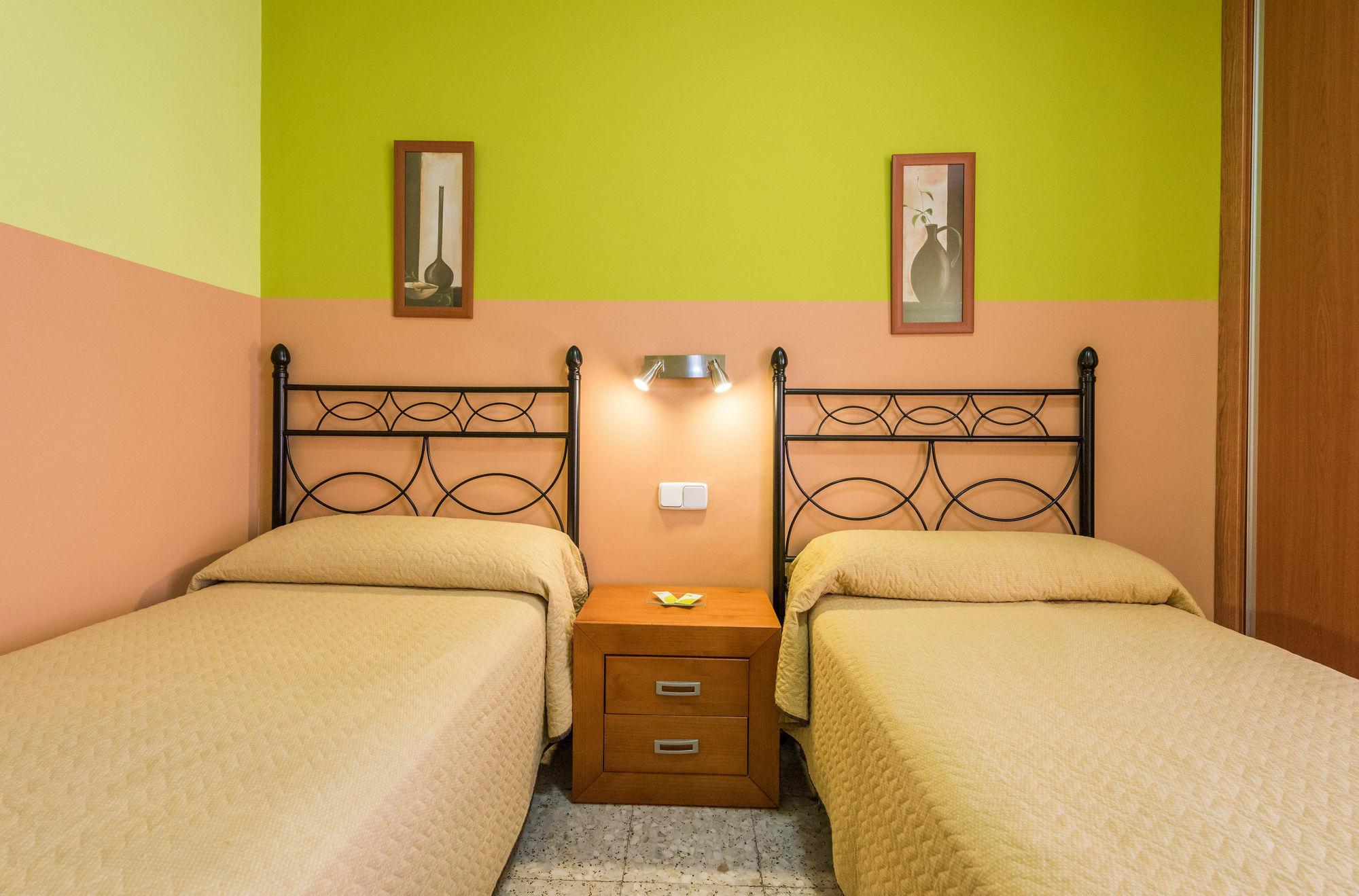 Hostal Arkanta Arganda Del Rey Exteriör bild